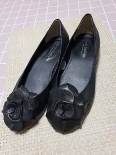 【少々お値下げ】CANIS FAMILIARISフラットシューズ 黒 花モチーフ