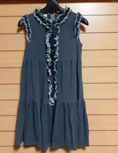 お値下げ イピンコパリーノ グレー フリル付きノースリーブワンピース