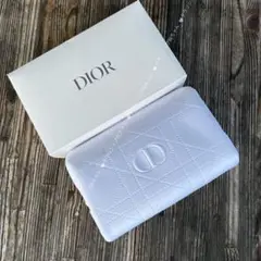 Dior ディオール　ノベルティ　ホワイト キルティングポーチ　箱付き