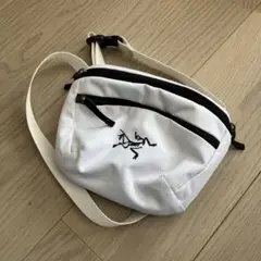 【ARC'TERY X】ホワイト ショルダーバッグ