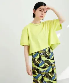 アダムエロぺ　クロップドTシャツ　イエロー