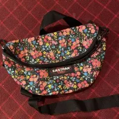 EASTPAK 肩掛けバッグ•ポーチ