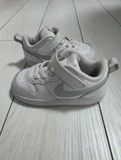 Nike ホワイト スニーカー マジックテープ付き