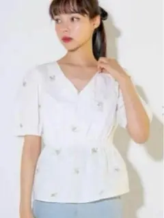 新品⭐️ fifth フラワー刺繍 ブラウス　タグ付き