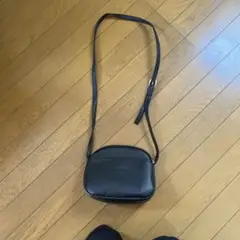 黒のレザーショルダーバッグ