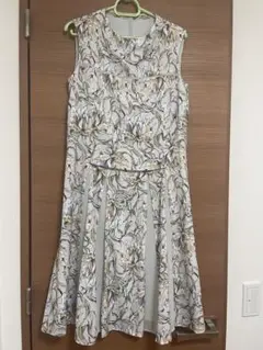 花柄 ノースリーブ ひざ丈ワンピース