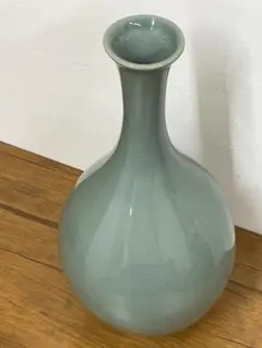 趙京陶芸研究院 趙京洙作 青色陶器花瓶 魚の持ち手付き 骨董品 希少価値あり 趙京陶芸研究院 趙京洙作 青色陶器花瓶 魚の持ち手付き 骨董品