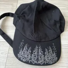 女王蜂　黒 花柄刺繍 キャップ