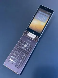 AQUOS SHF32　折りたたみ式 携帯電話 本体 ダークブラウン