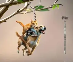 魚を抱えて逃げる猫 with ワンちゃん　茶トラ　キーホルダー　猫　ネコ　ねこ