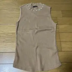 INGNI（イング）M ベージュ ノースリーブTシャツ パール装飾