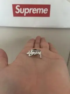 Stussy シルバー ピンズ　ピンバッジ