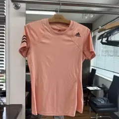アディダス