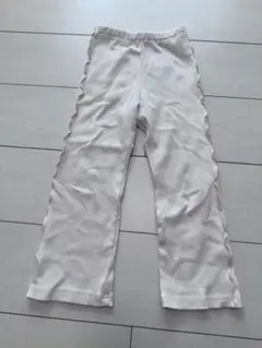 petit main ホワイトフレアパンツ