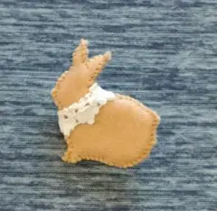 フェルトブローチ うさぎA