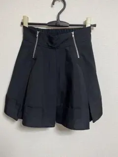 ブラック プリーツスカート フロントファスナー付き
