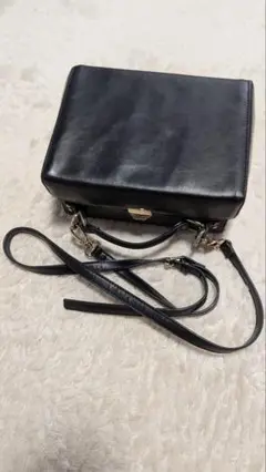 ADAM ET ROPE ブラックレザーショルダーバッグ
