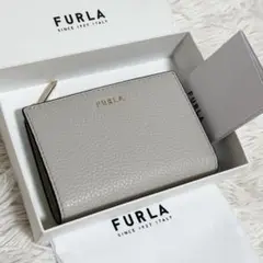 【未使用】フルラ　バビロン　二つ折り財布　グレージュ