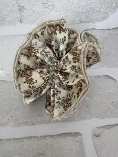 リバティ♡ハンドメイドシュシュ　ムーンモス　ティオレ×ラメベージュ　ラメ