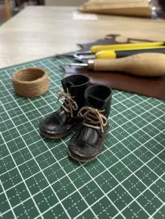 ミニチュアレザーブーツ 黒と茶色