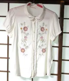 刺繍入りホワイト半袖ブラウス