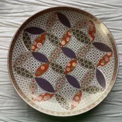 ❶深川製磁　菊七宝　三つ足5寸皿　1点❷ 華山窯　染錦いちご　深皿　2点 ➀深川製磁 菊七宝 三つ足5寸皿 1点➁ 華山窯 染錦いちご 深皿 2点
