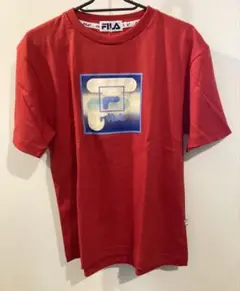 FILA グラフィックプリント Tシャツ 赤　メンズ　綿混　NEW