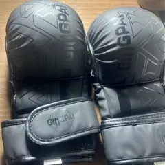 オープンフィンガーグローブ