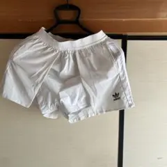 adidas レディースホワイト ショートパンツ 3本ライン　サイズFree