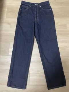 GU ハイライズストレートジーンズ