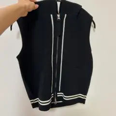 Matin Kim HOODY POINT LOGO KNIT VEST