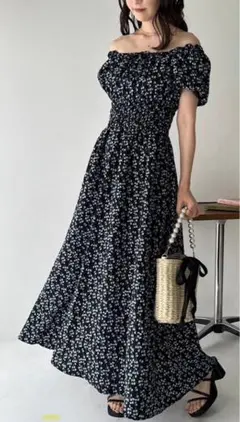 NICE CLAUP シャーリング半袖ワンピース　黒　花柄　ナイスクラップ
