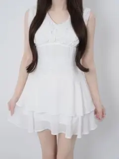 Lace frill back ribbon dress