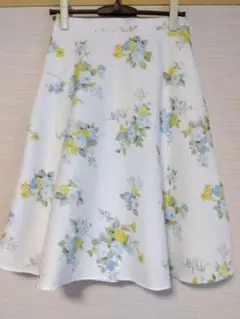 トッコクローゼット　フラワー柄フレアスカート