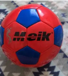 小さいサッカーボール
