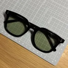 ウェリントン　黒フレーム　グリーンレンズ　オシャレ　メガネ　サングラス　激安