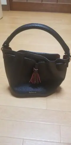 バケツ型バッグ タッセル付き 黒