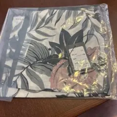 ［新品同様］DRESS THE LIFE 渕上ファインズ　花柄ポケットチーフ