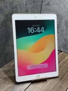 iPad 第6世代　32GB タブレット　1752