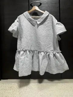 フリル付きブルーシャツ 半袖