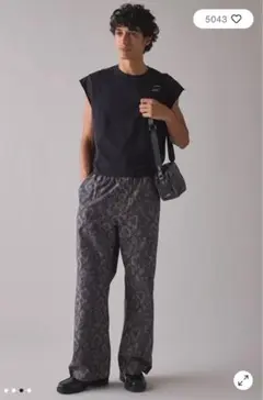 URBAN OUTFITTERS 短丈シャツ