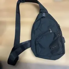 ブラック ボディバッグ 複数ポケット