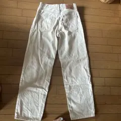 Levi's ホワイトデニム ストレートパンツ