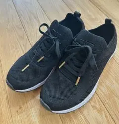 セール！！ 美品　スニーカー　22.5