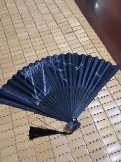黒い竹模様の扇子 房付き