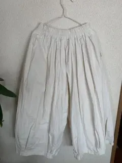 ホワイト プリーツ サルエルパンツ