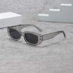 【新品】スクエア型　サングラス　UVカット　グレー