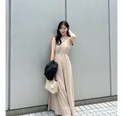 バックオープンワンピース