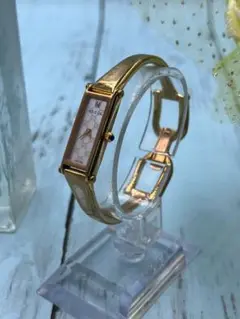 Gucci YA015560 ホワイトパール GG柄 ゴールド バングルウォッチ