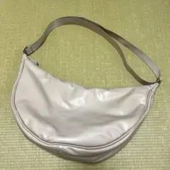UNIQLO ⭐︎ レザータッチラウンドショルダーバッグ